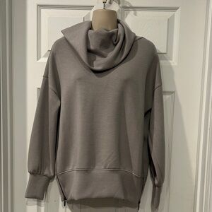 Cable & Gauge Gray Cowl Neck Scuba Sweatshirt